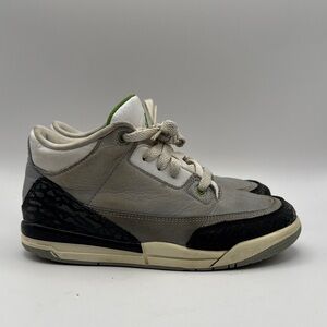 Air Jordan 3 Retro Basketball Sneakers Grey‎ Black Green Youth Size 2Y